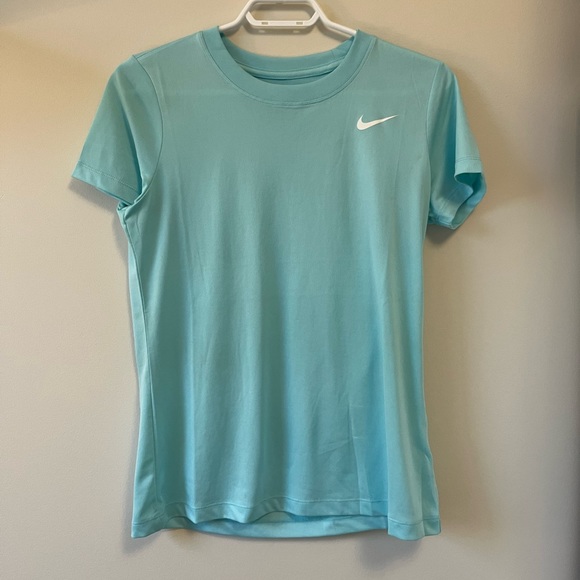 Nike Dry Fit Workout Top. NWOT - Picture 1 of 3